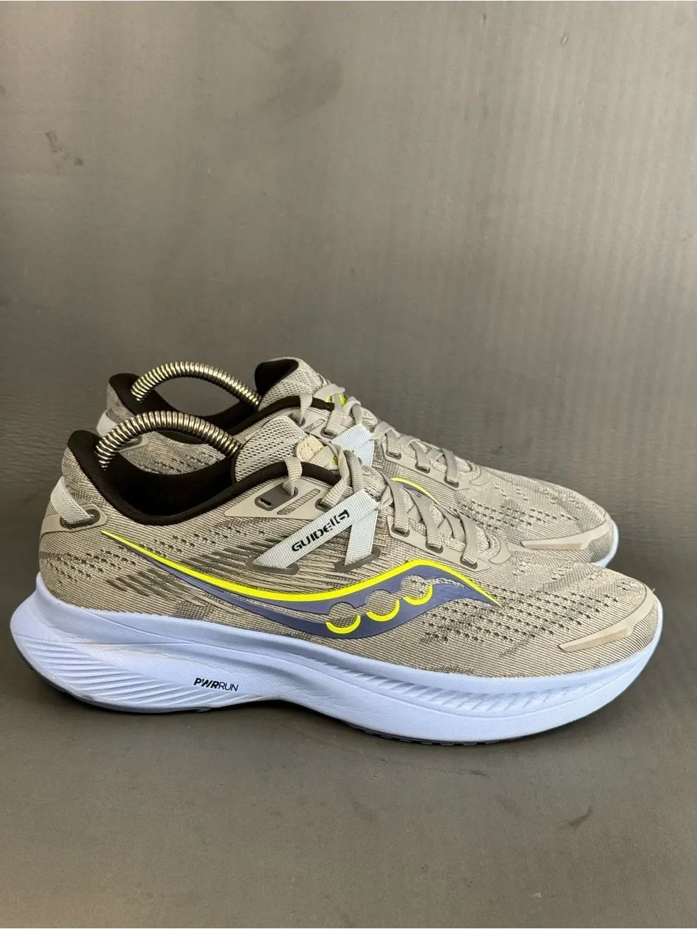 Womens Saucony Guide 16 athletic sneaker trainers size 9.5